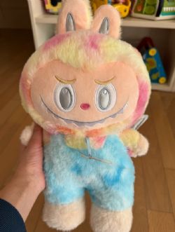 PELUCHE LABUBU GÉANT AVEC DES AÎLES (18